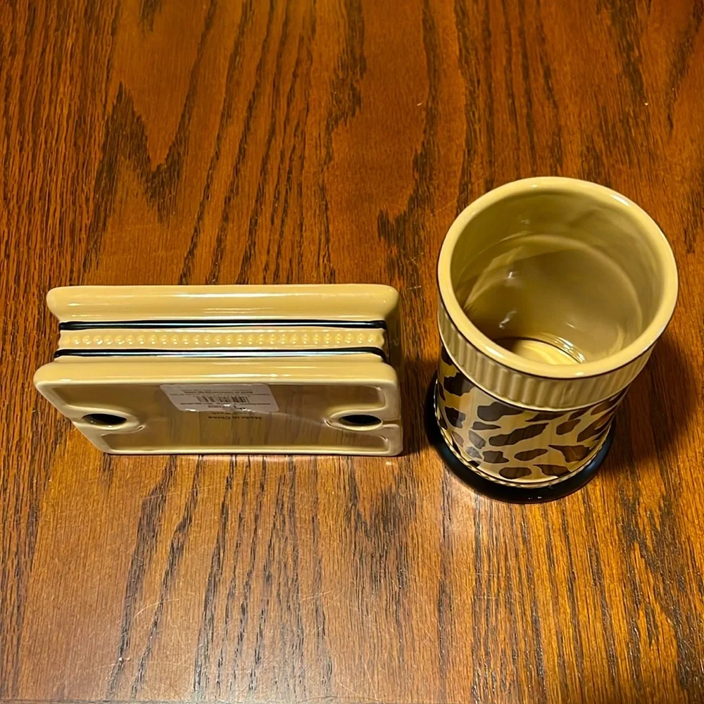 Better Homes. Leopard Soapdish and Toothbrush Holder. Ceramic. Hand Wash Set.
